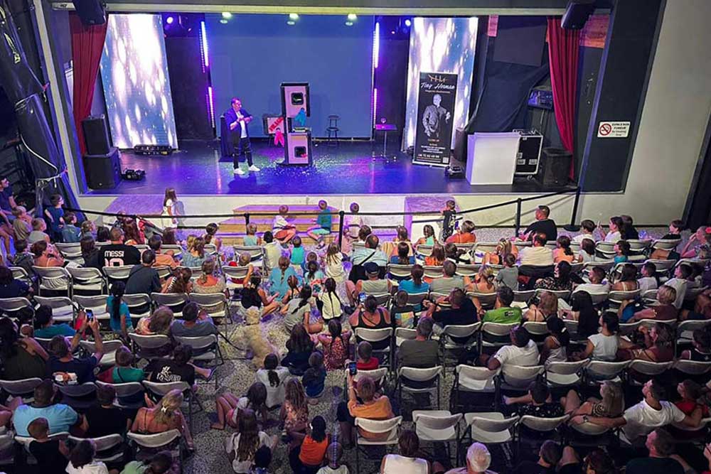 Tony Herman Artiste illusionniste Magicien La Rochelle Charente-Maritime