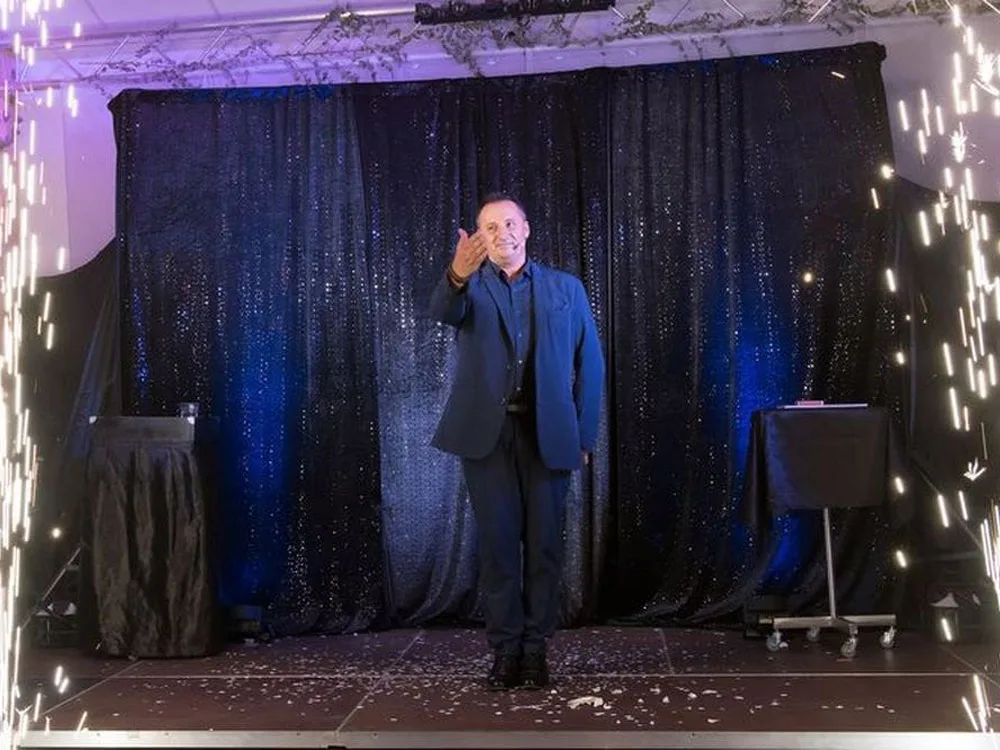 Tony Herman Magicien Spectacle scène La Rochelle Tony Herman Magicien Spectacle scène La Rochelle