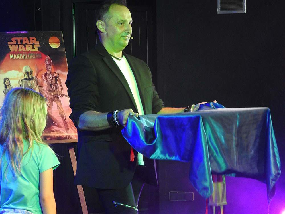Tony Herman Magicien Spectacle enfants La Rochelle