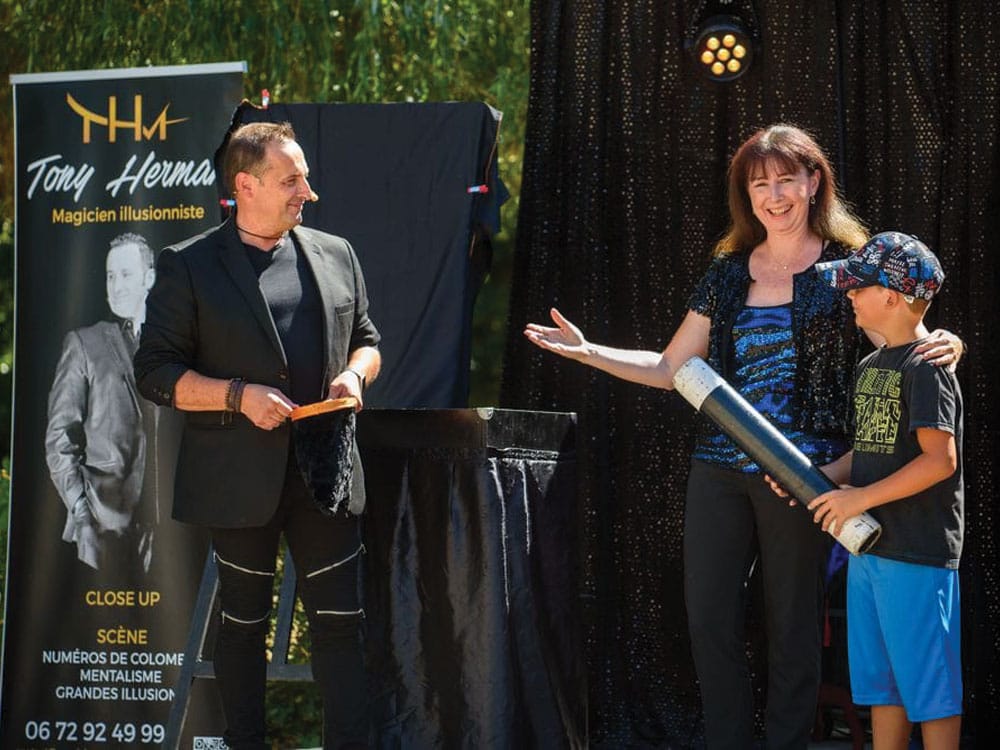 Tony Herman Magicien Spectacle scène La Rochelle