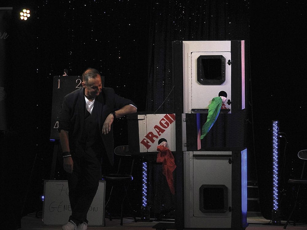 Tony Herman Magicien Spectacle scène La Rochelle