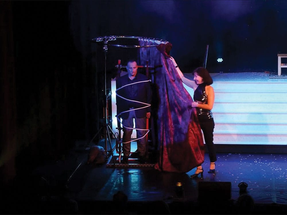 Tony Herman Magicien Spectacle scène La Rochelle