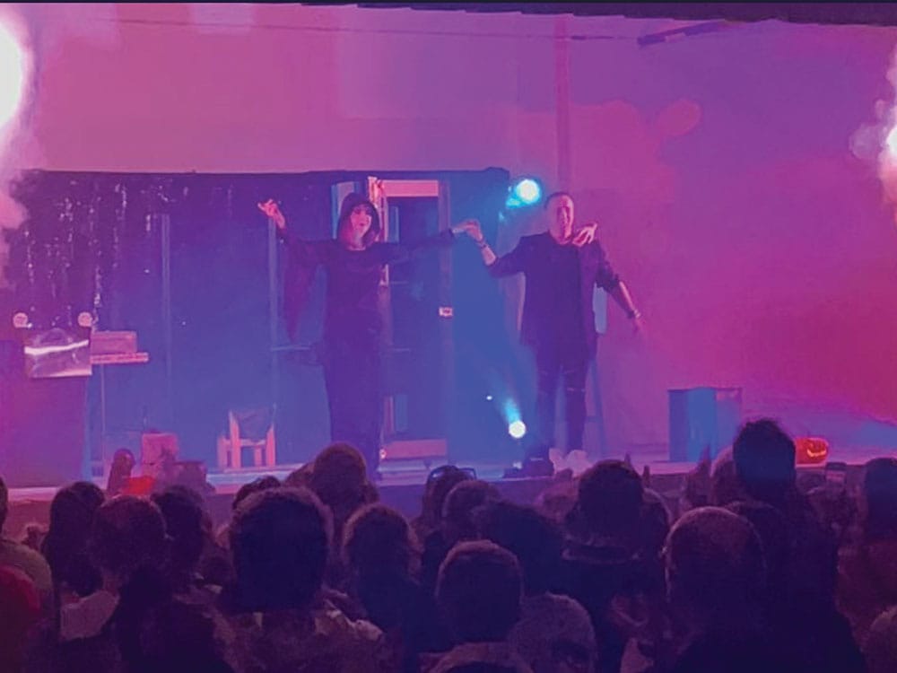 Tony Herman Magicien Spectacle scène La Rochelle
