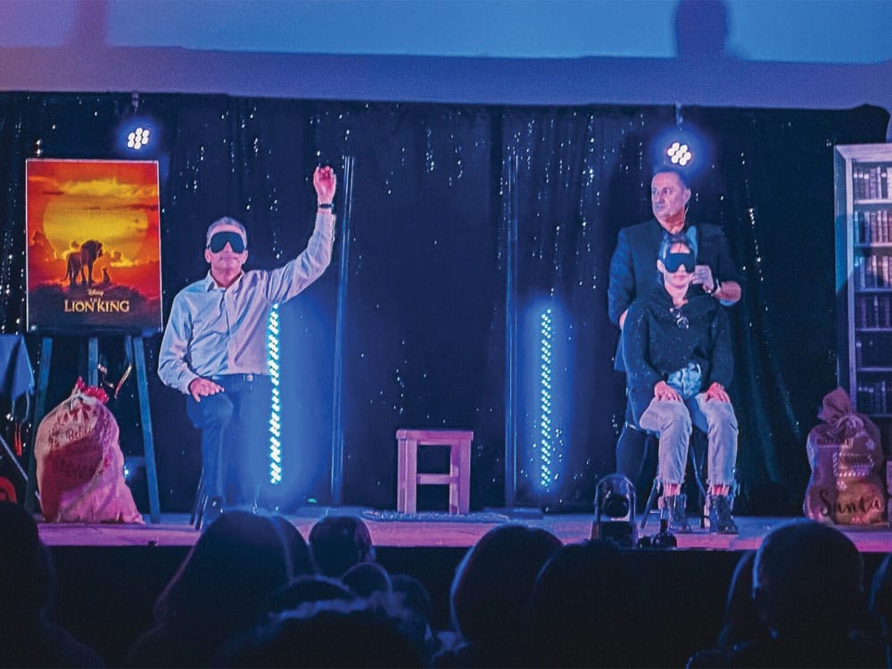 Tony Herman Magicien Spectacle scène La Rochelle
