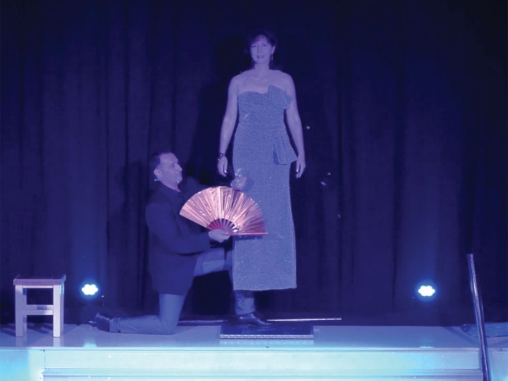 Tony Herman Magicien Spectacle scène La Rochelle