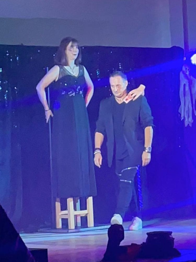 Tony Herman Magicien Spectacle scène La Rochelle