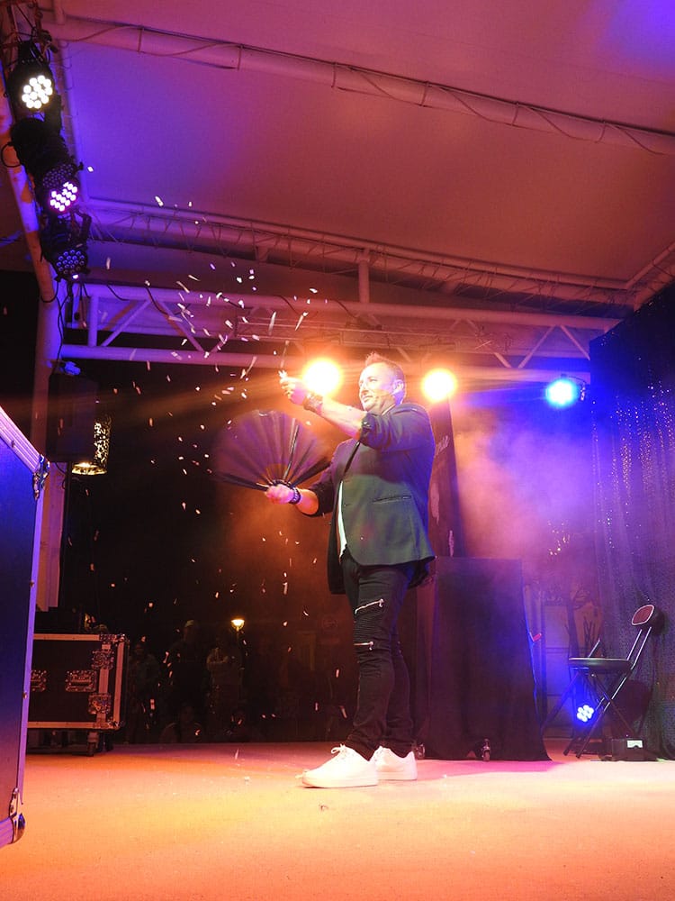 Tony Herman Magicien Spectacle scène La Rochelle