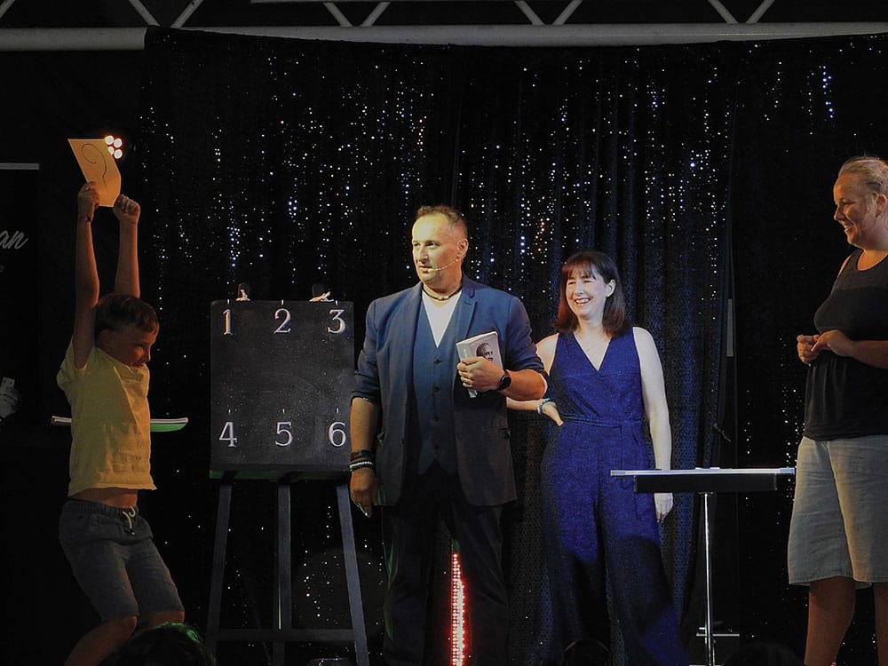 Tony Herman Magicien Spectacle scène La Rochelle